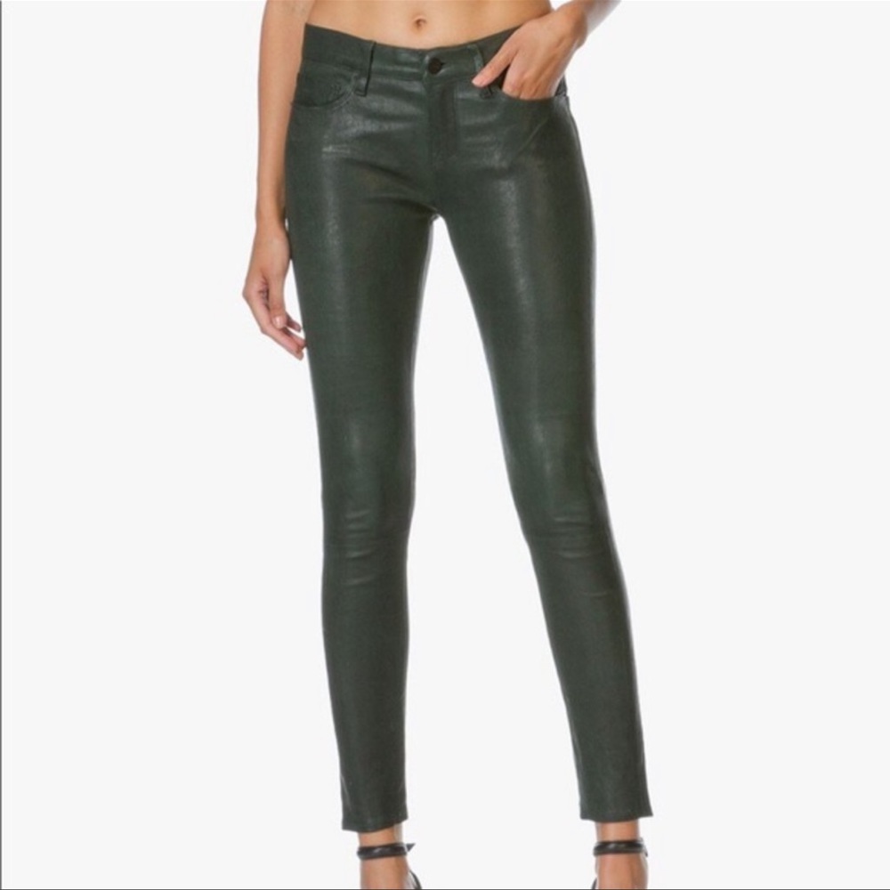 frame le skinny de jeanne leather pant in the color olive size 24